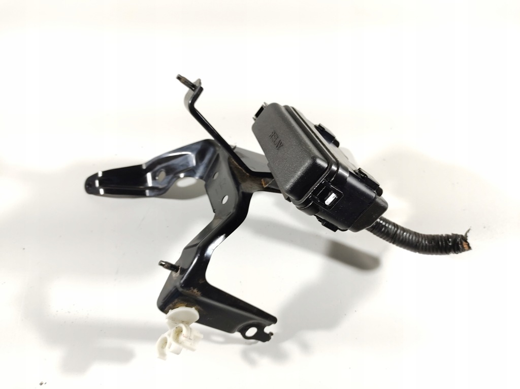 фото №9, Lexus is300h 2.5 13r коробка предохранителей