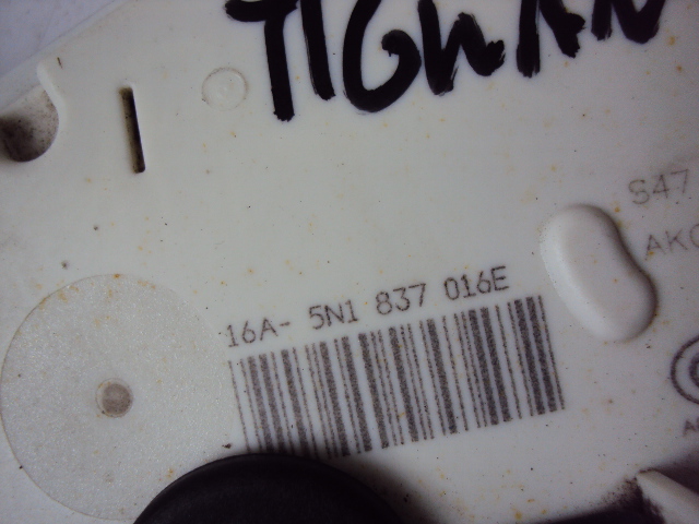 фото №5, Volkswagen оригинальный номер 5n1837016e замок дверь