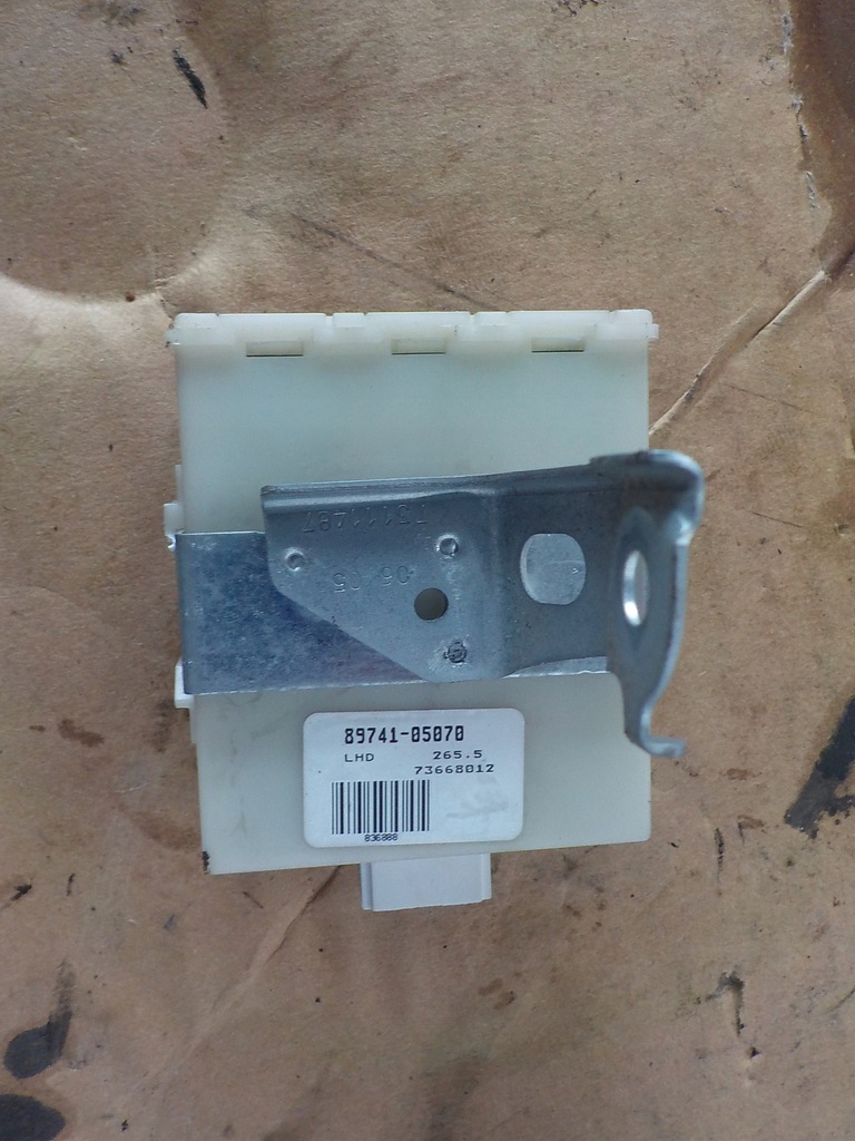 фото №1, Toyota avensis t25 блок керування замка центрального