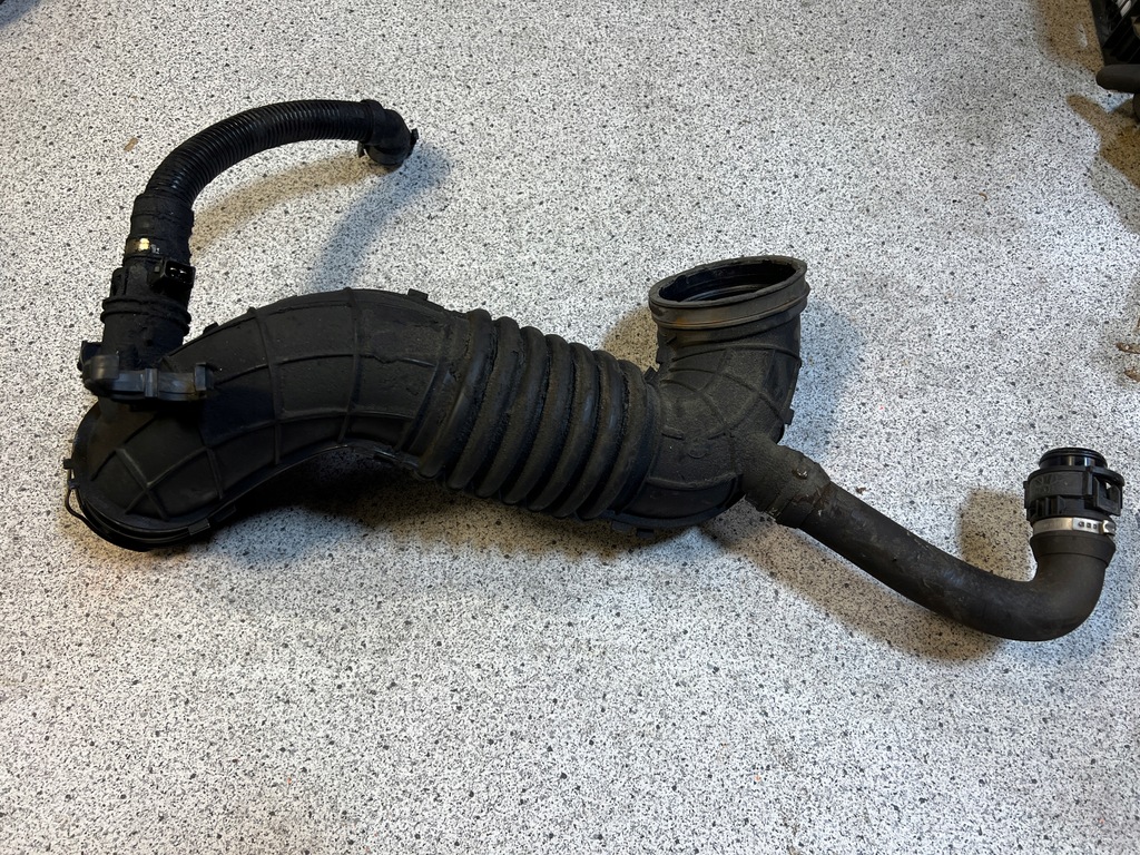 фото №1, Bmw f20 f30 труба воздухозаборник воздуха 7810745