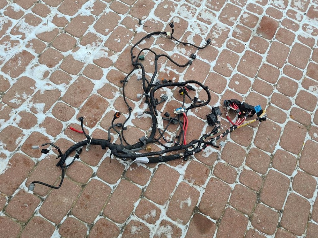 фото №1, Электропроводка двигателя 0.9 renault clio iv 240119543r