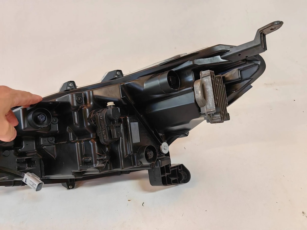 Toyota corolla cross - фара full led правый  cała в Украине