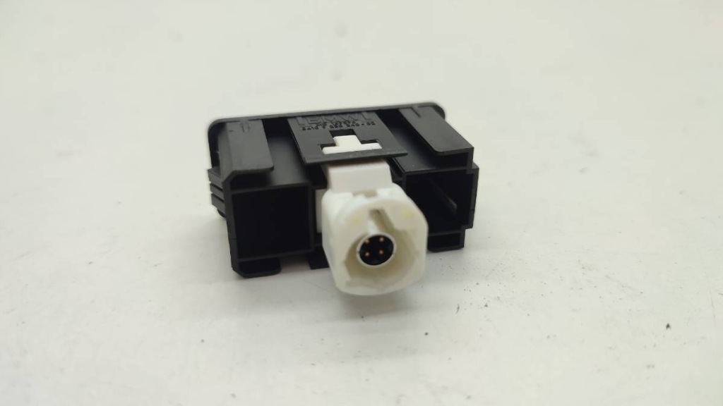 Роз'єм штекер usb bmw f20 f21 f30 f83 r55 r56 r60 mini 9230248 Ціна