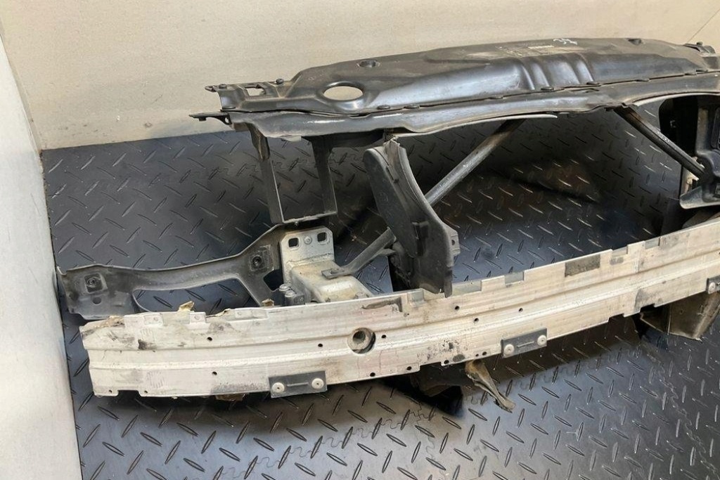 Комплект радиатор bmw 5 e60 7148585 4.8l бензиновый 2008 Киев