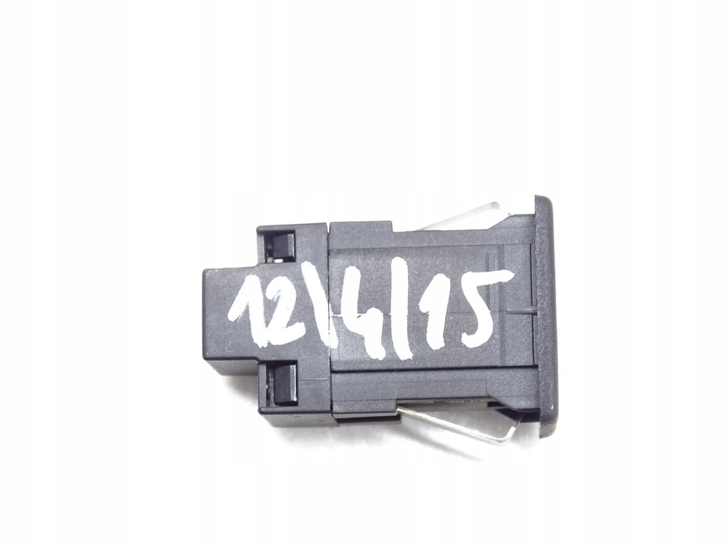 фото №10, Роз'єм вхід вихід port aux-in vw passat b7