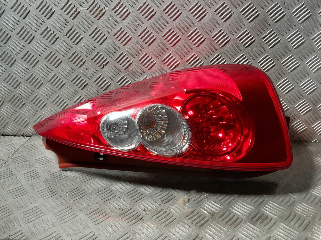 фото №1, Mazda 5 лампа задня права