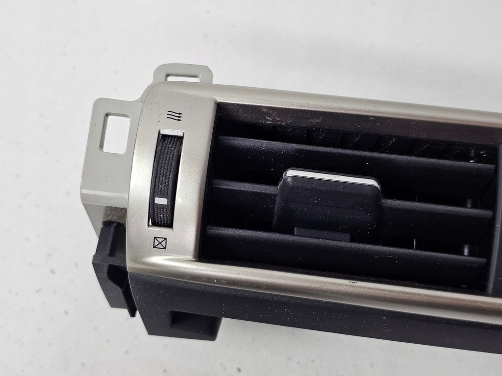 фото №8, Приборная панель dekor часы решётка обдув средняя левая правая lexus is iii 300h