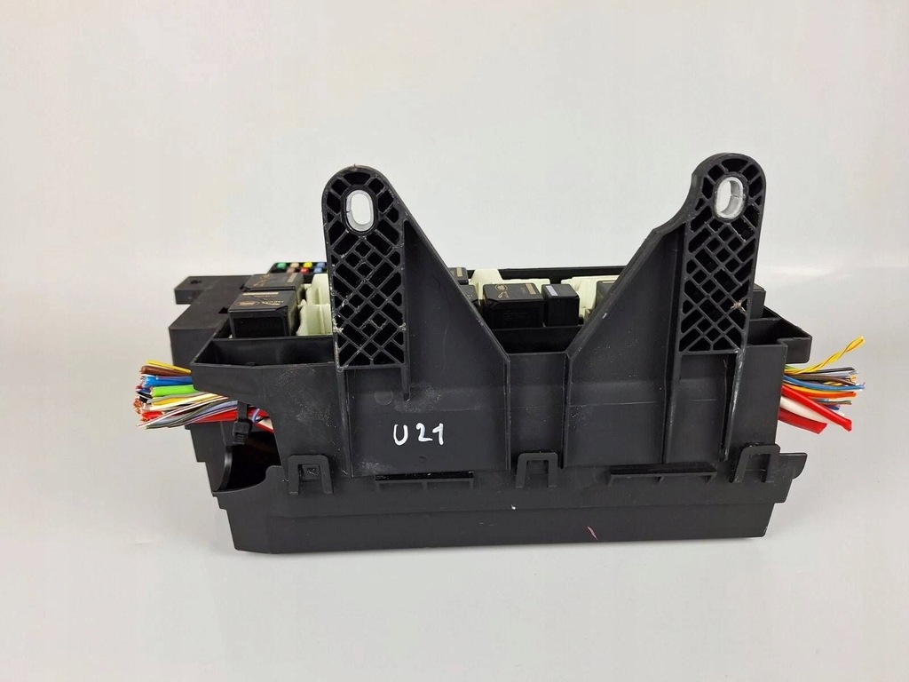 фото №8, Jaguar xe 2016 рамка / модуль предохранителей