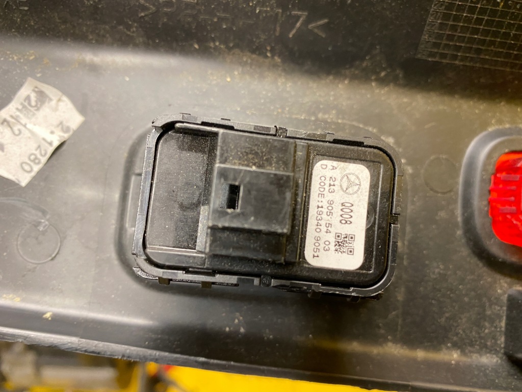 Молдинг защита крышки багажника mercedes w257 Киев