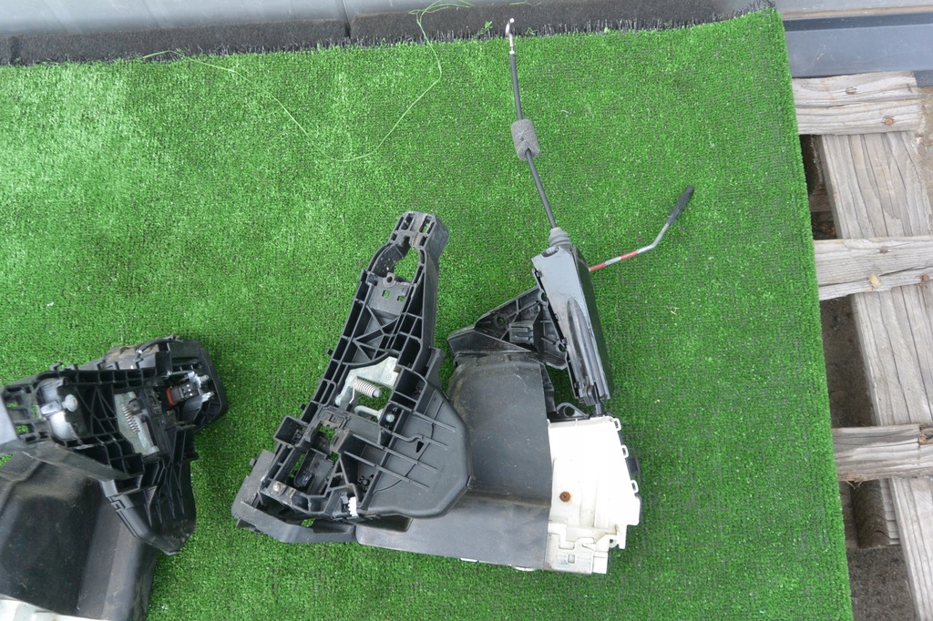 фото №9, Замок двері правий лівий перед задня mercedes w251 eu