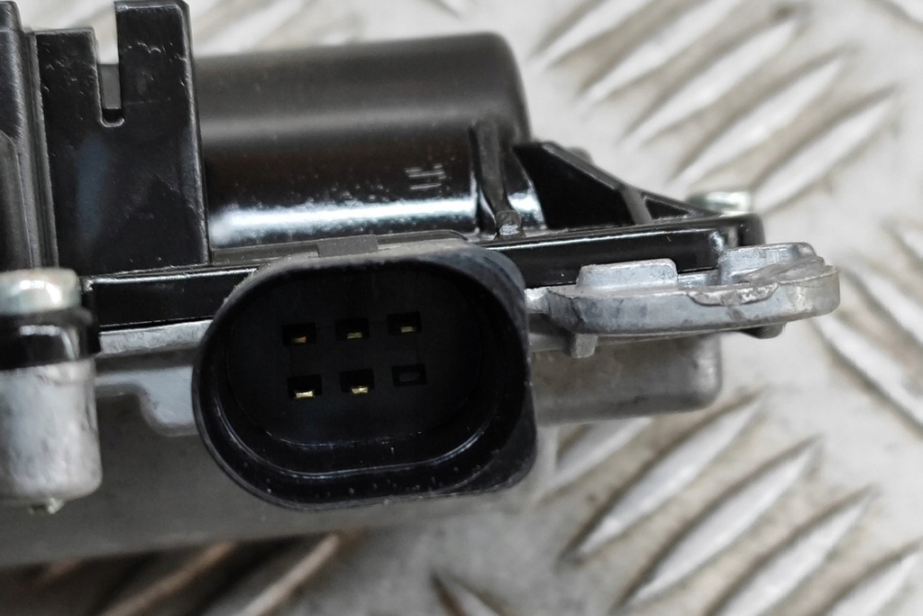 фото №6, Двигатель мягкого закрытия крышки багажника skoda enyaq iv 5ta827887c 2022 2