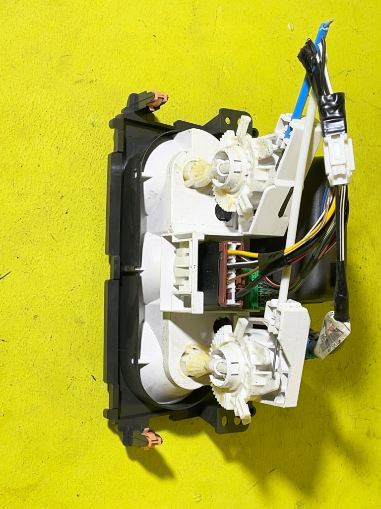 фото №4, Opel agila - панель кондиционера