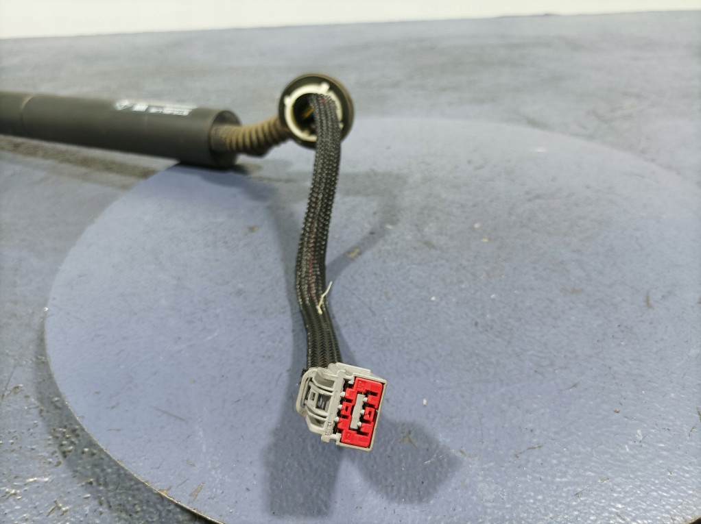 Grand cherokee wk2 рестайлінг  привід кришки багажника електричний 68333901ab в Україні