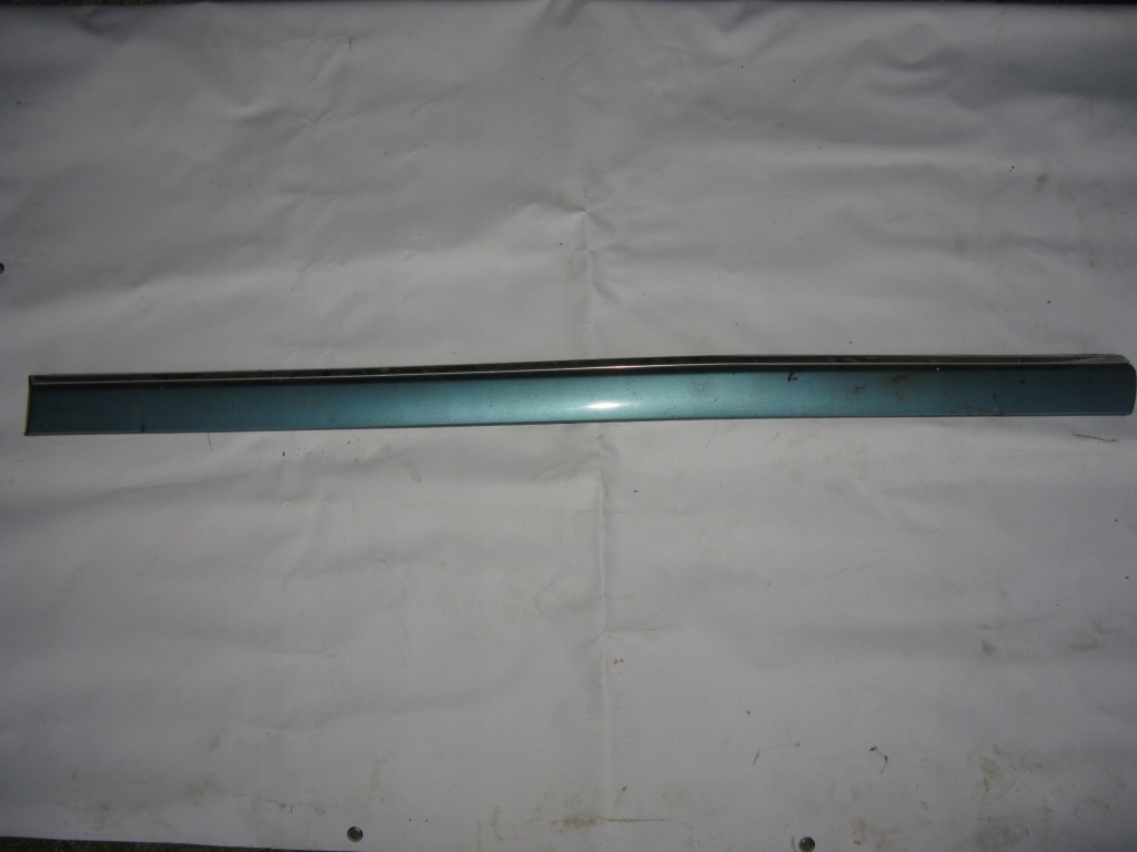 фото №1, Молдинг средняя дверь левый перед audi a8 d2 4d0853951