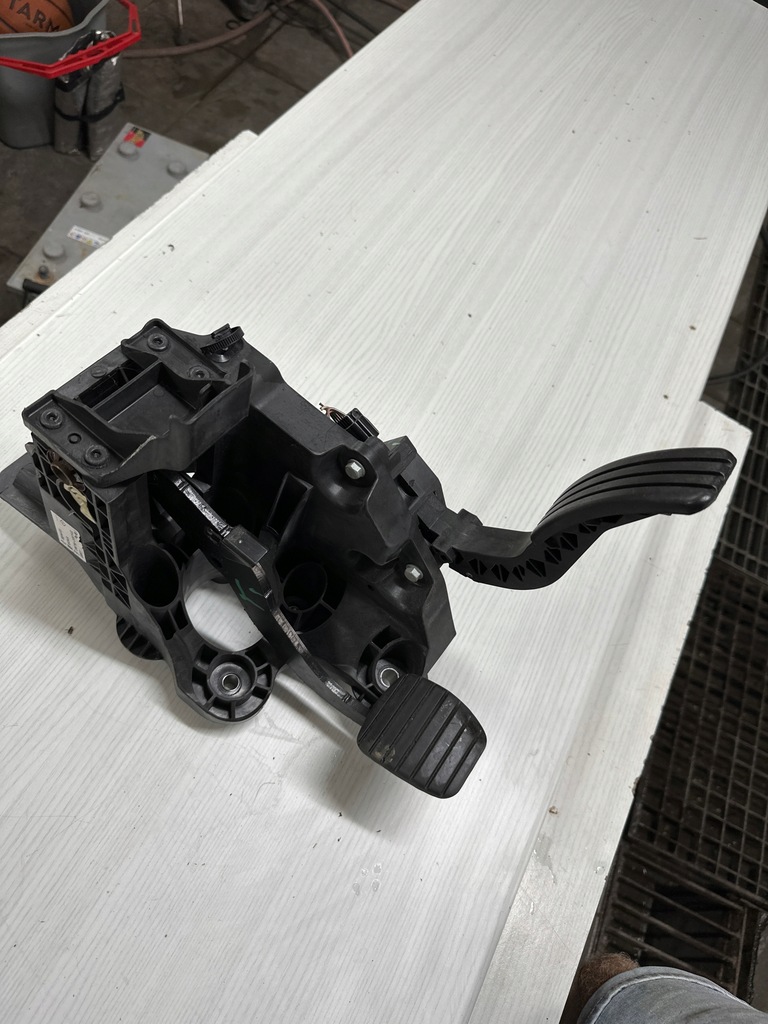 фото №1, Педаль зчеплення гальма renault trafic iii opel vivaro b eu