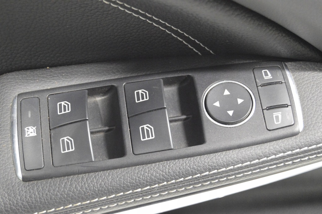 фото №7, Обшивка дверь левый перед mercedes w117 c117 sedan