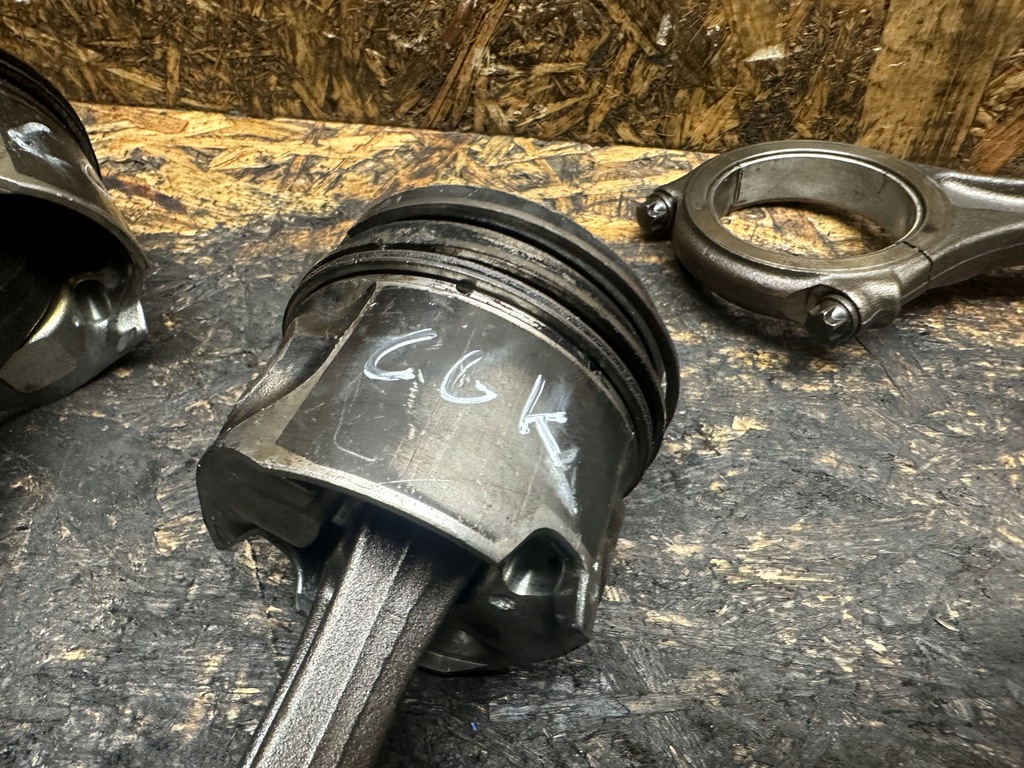 фото №4, Поршень + шатун 2.7 3.0 tdi cgk 059ag 83l82