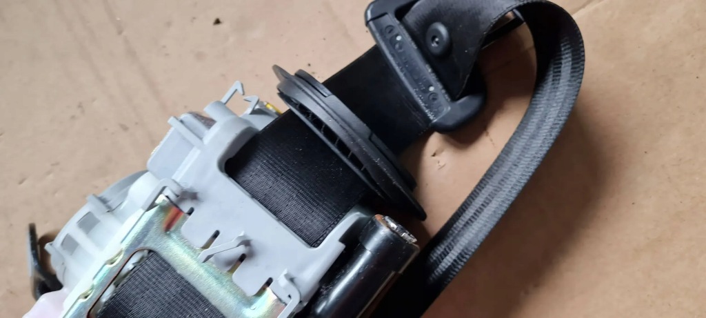 Купити Q7 4m 2 ремінь безпеки правий перед оригінал  4m0857706b