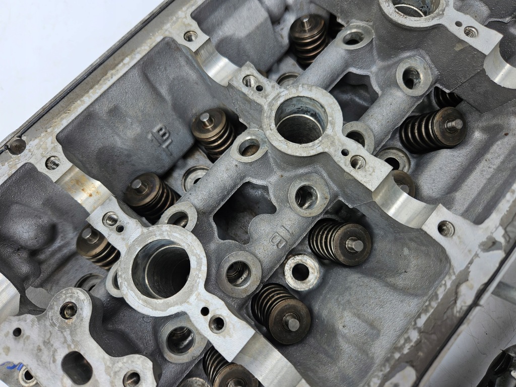 фото №11, Головка ліва клапани вали audi a6 c7 a7 4g s4 b8 s5 8t 3.0t 3.0 tfsi cgx