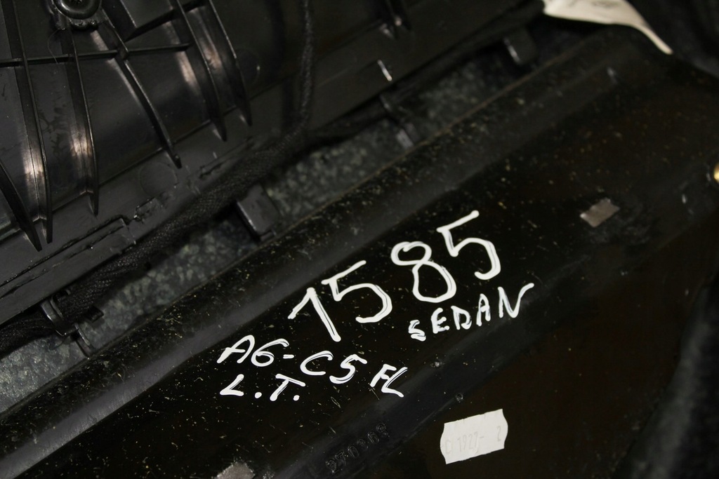 фото №10, Обшивка дверь левый задняя a6 c5 fl кожа