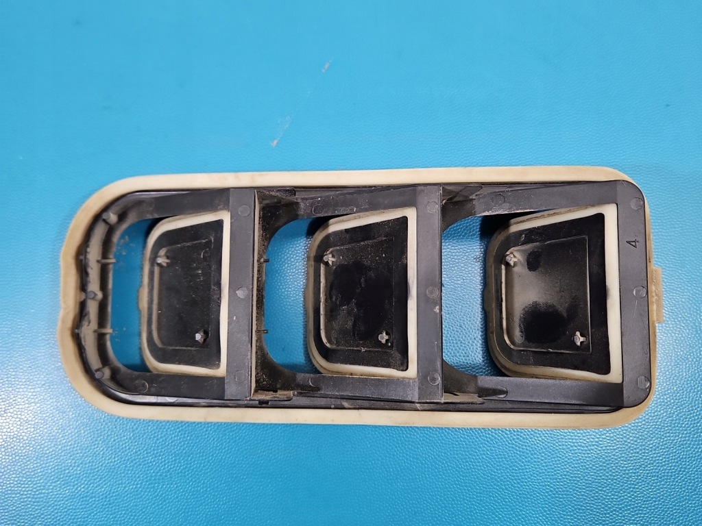 Купити Решітка вентиляційна багажника peugeot 3008 2 1.6 t hybrid4