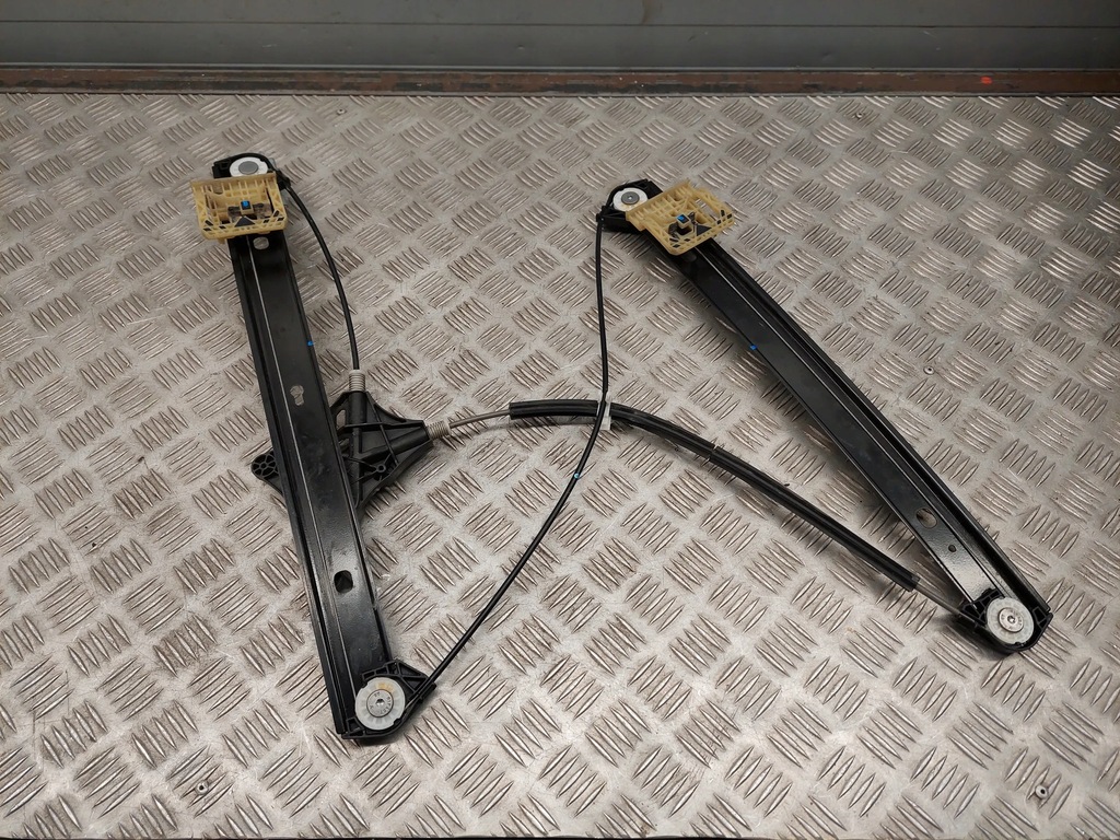 фото №6, Audi q3 f3 83a837462 перед \правая подъемники окон