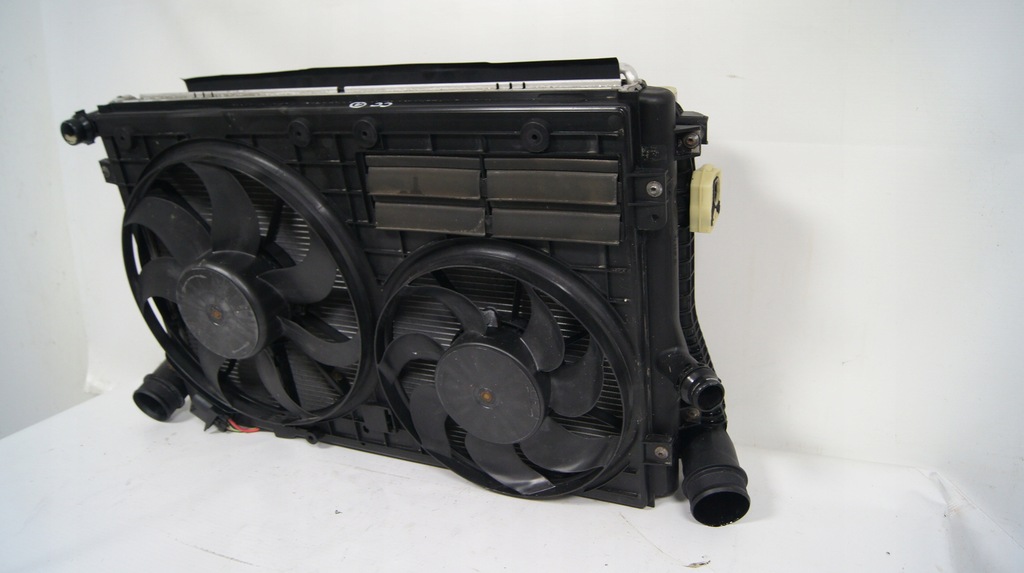 фото №7, Радіатор vw passat cc 2.0 tdi механічна коробка передач 3c0121253ar