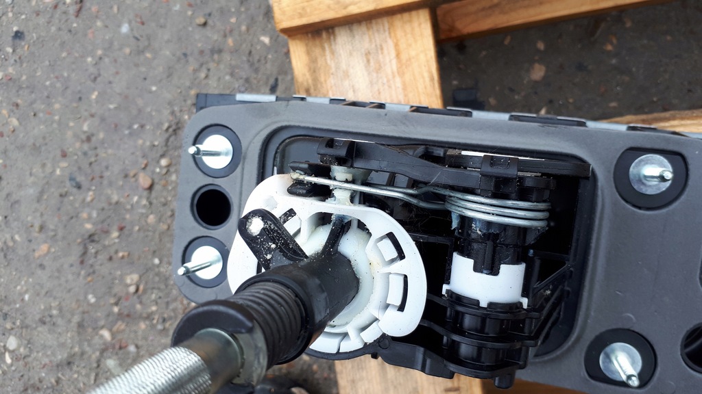 фото №12, A3 8y домкрат переключения передач 1.0 tsi 5wa711049af