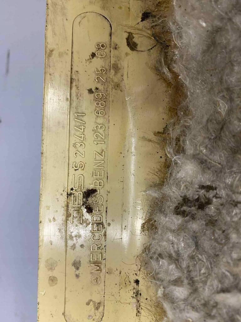 Mercedes-benz w123 1982 защита панели приборной панели левая datel с Разборки