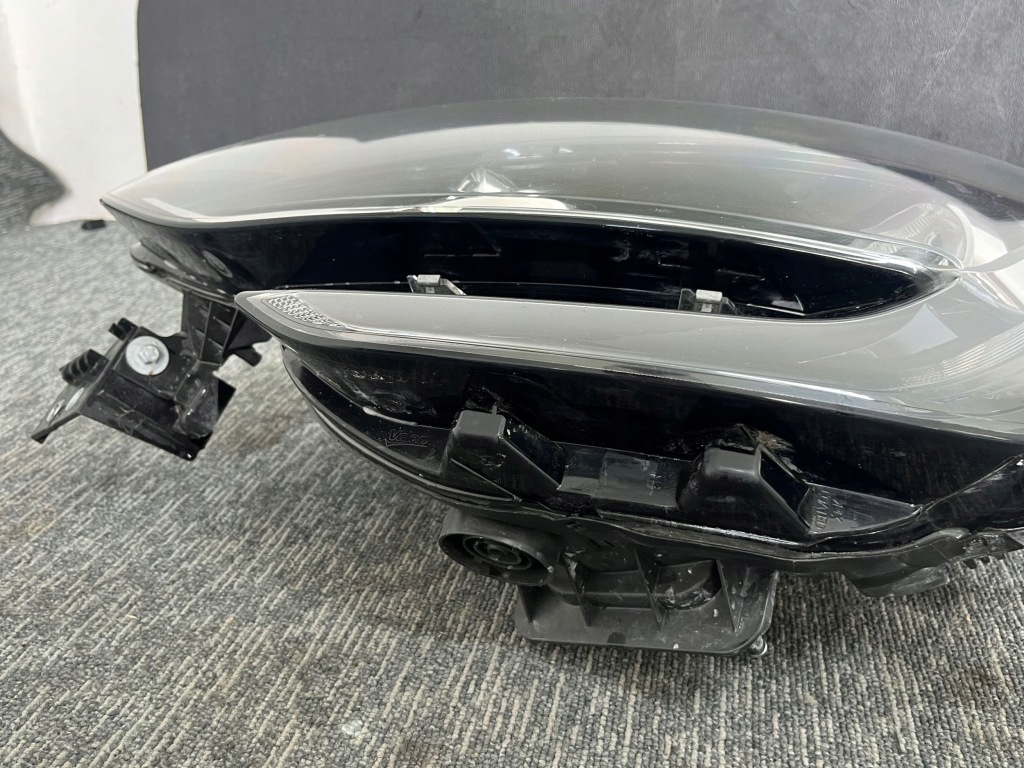 Renault megane iv 4 универсал автоматическая коробка передач фара фара с led левый перед левая Киев