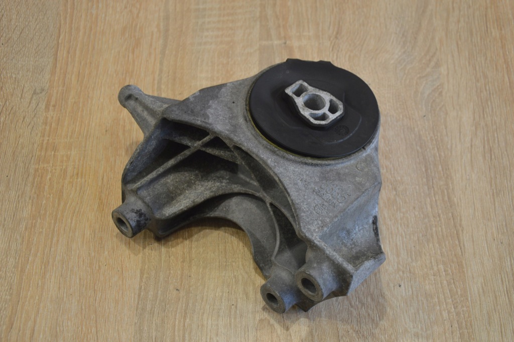 фото №1, Кронштейн подушка двигателя перед captiva antara 2.2 aut