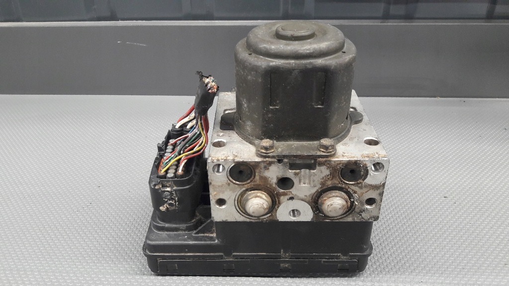 фото №1, 44510-13070 насос abs toyota corolla verso