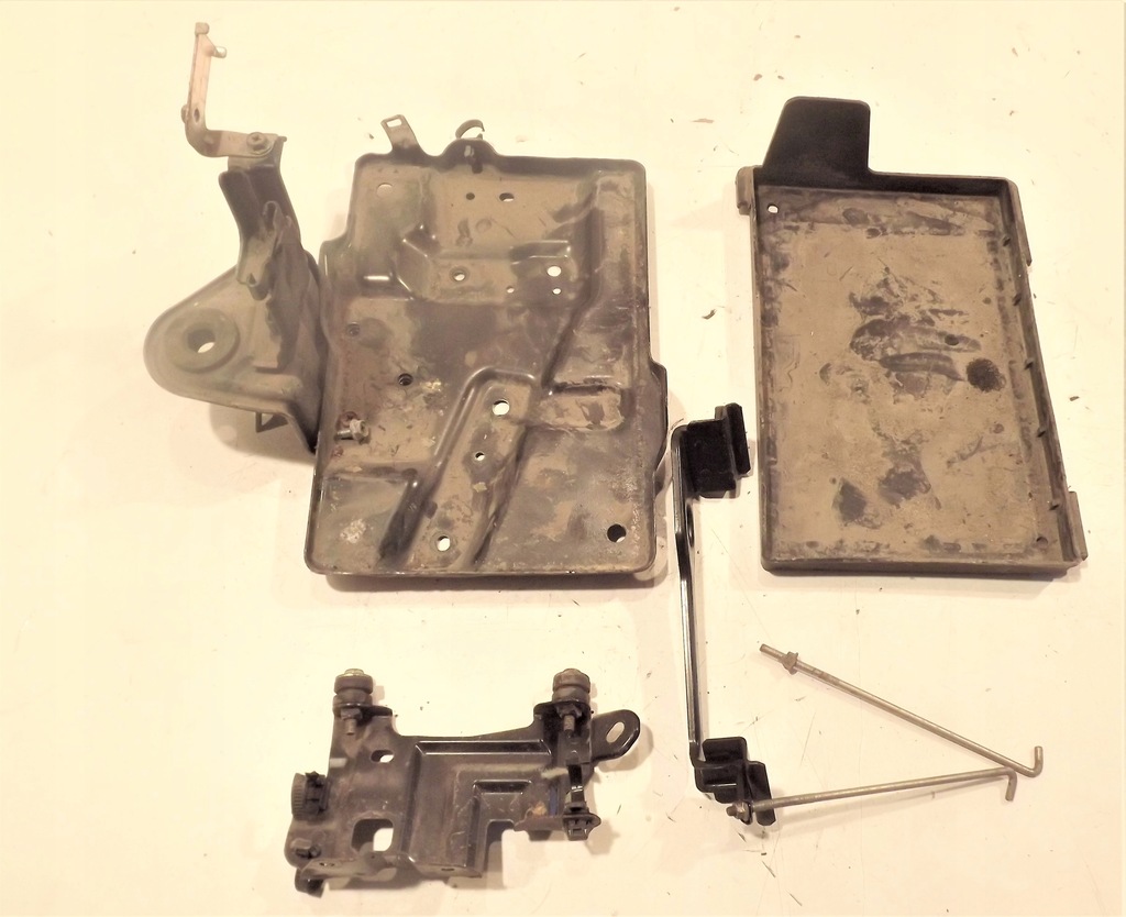 фото №1, Основание аккумулятор suzuki swift mk7