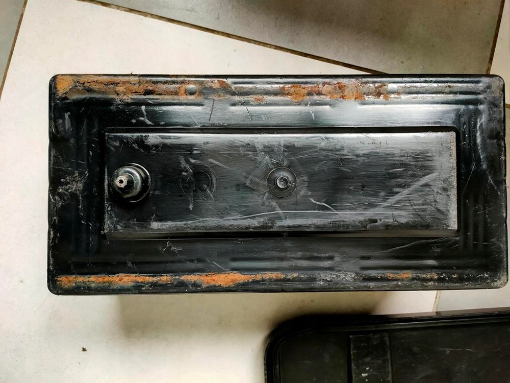 Коробка с крышка на аккумулятор w багажник mercedes 107 Недорого