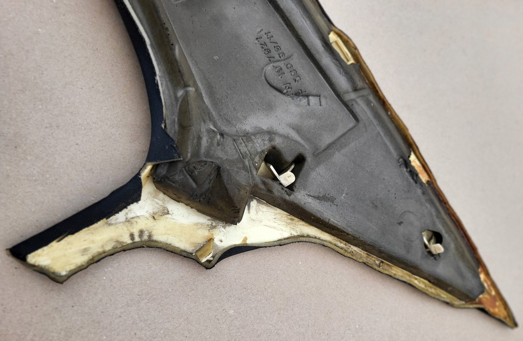 фото №8, Лампа освітлення салону обшивка стійка задня bmw 3 e36 оригінальний номер 1387037 чорні