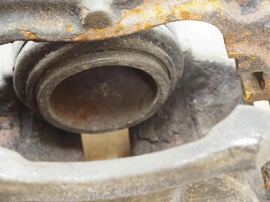 фото №13, Bmw 2 f46 gran tourer суппорт тормозной левый перед