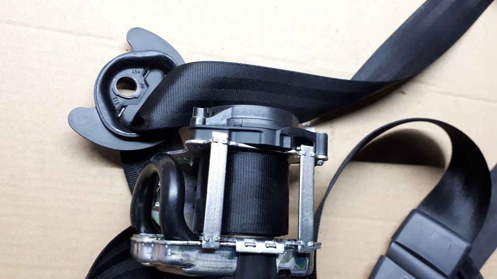 фото №12, A4 b9 lift pas безопасности правый перед