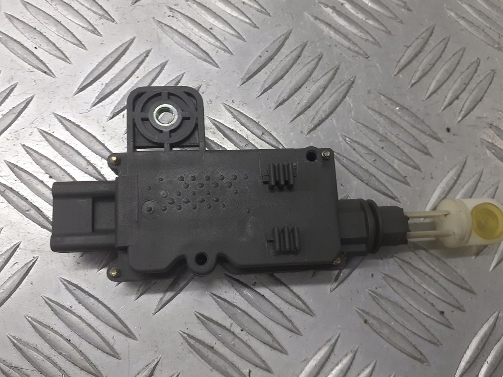 Купить Привод крышка топливной  nissan primera p12 84680av800