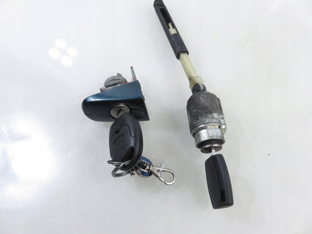 фото №1, Вкладка капот двері ford focus mk2