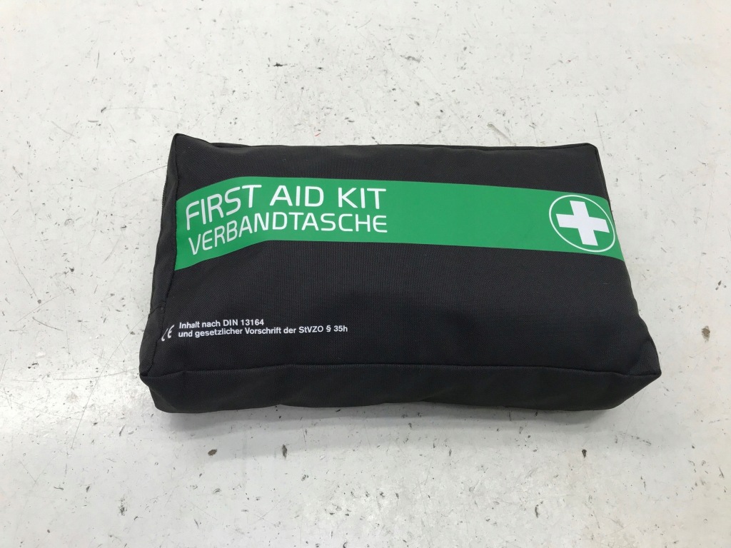 фото №1, Volvo xc40 lift 2024 аптечка першої pompcy оригінал 32394325