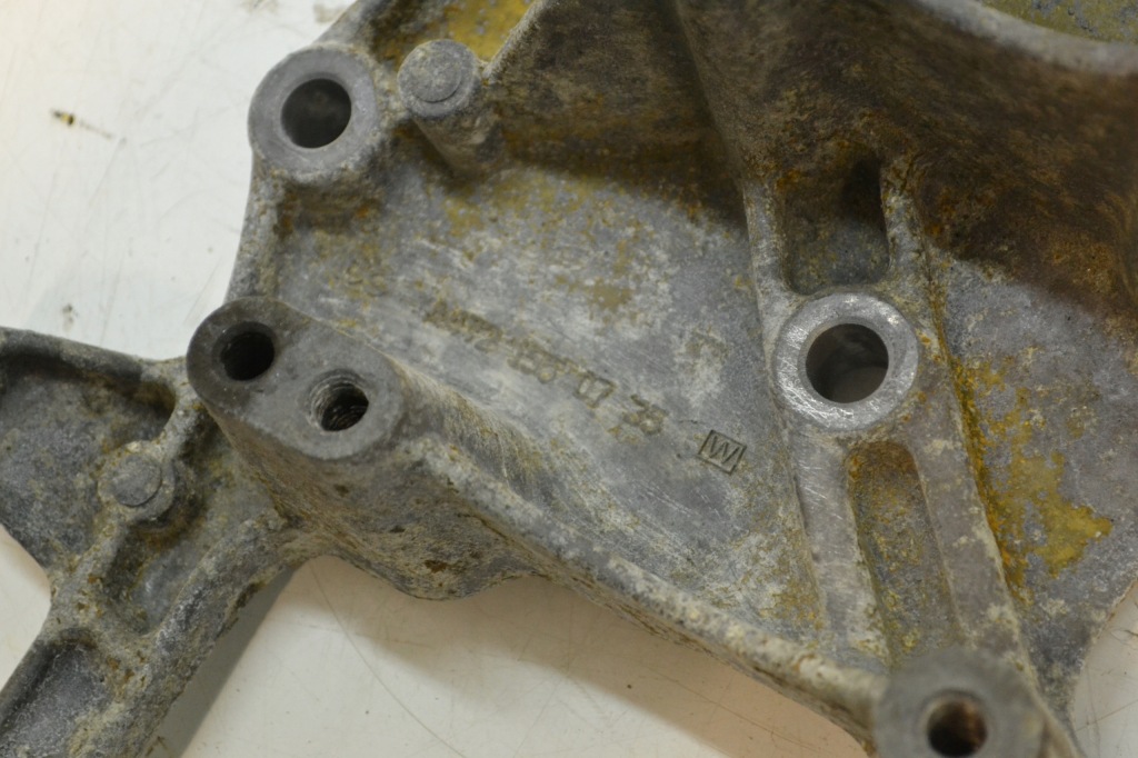 Mercedes actros mp4 кронштейн кронштейн генератора a4721550735 с Разборки