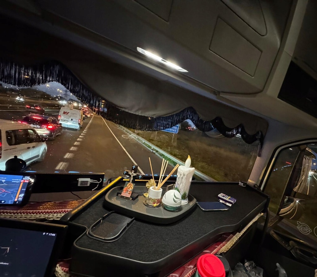 фото №7, Полка stolik na приборная панель tir volvo fh 5 большая с szufladami