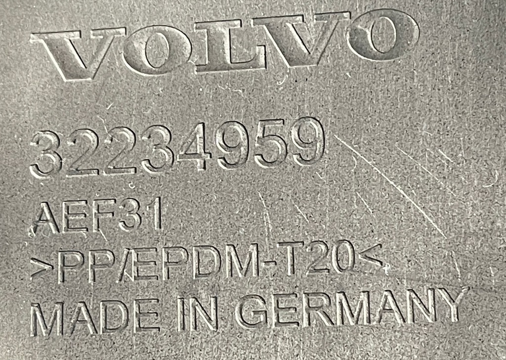 фото №9, Volvo xc60 ii lift 21- r-design решётка 32234959