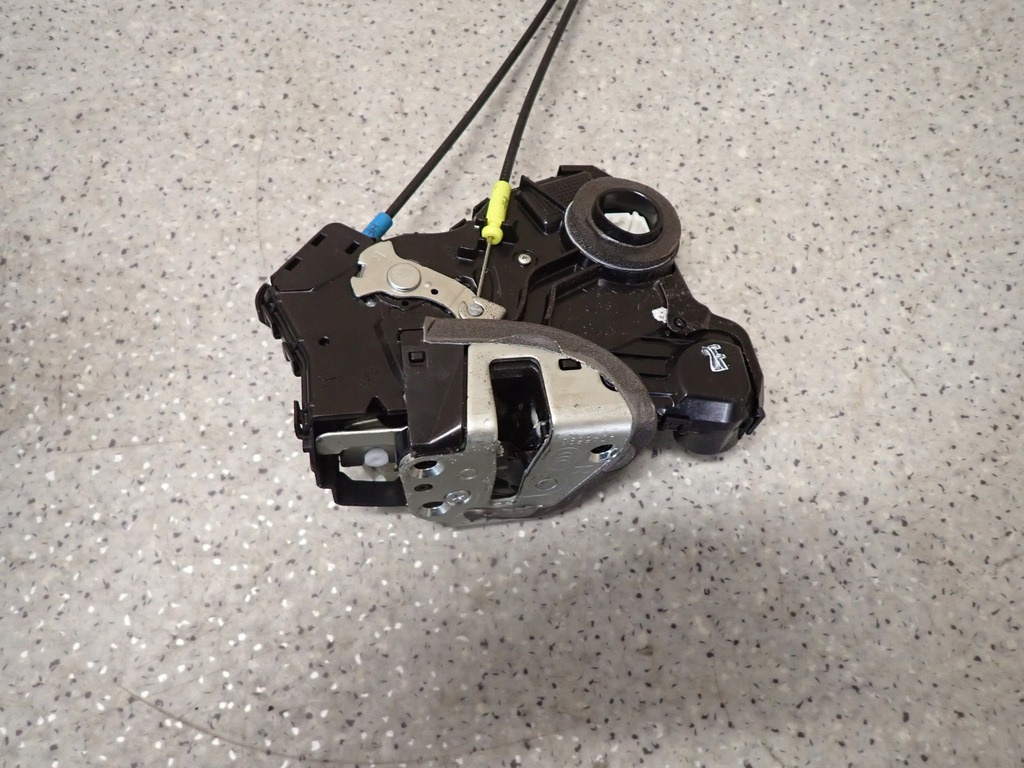 фото №4, Toyota auris 06-12 замок дверь правых