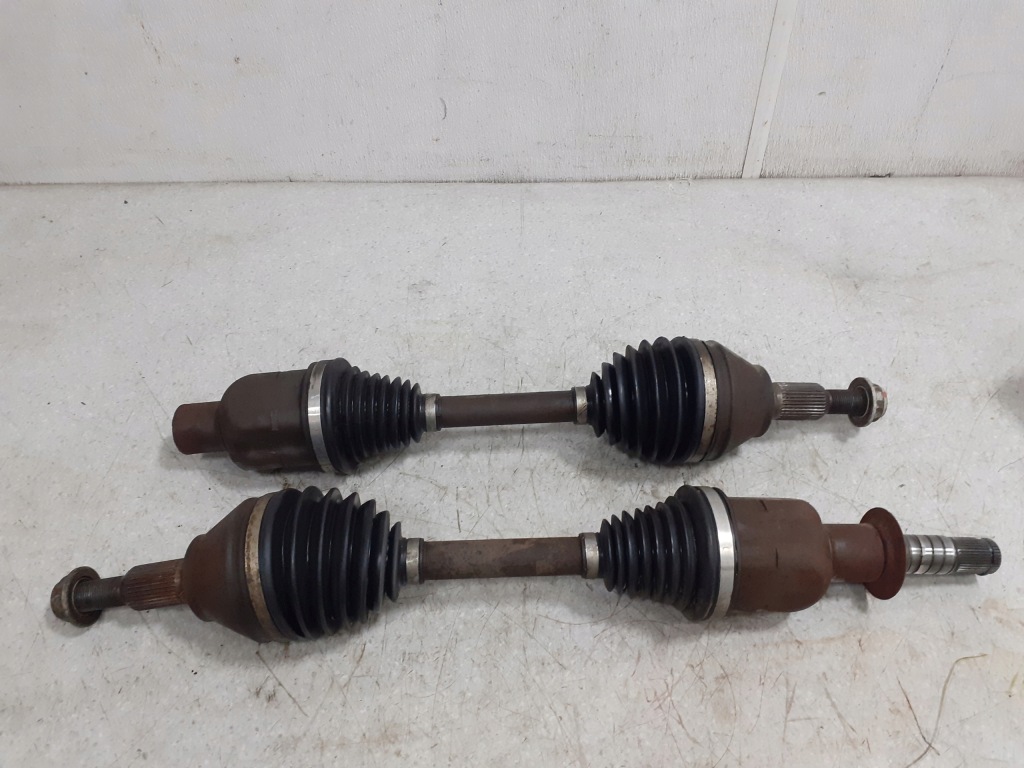 фото №1, Dodge ram iv lift 1500 5.7 4x4 2013- приводной вал левая перед 68028398aa