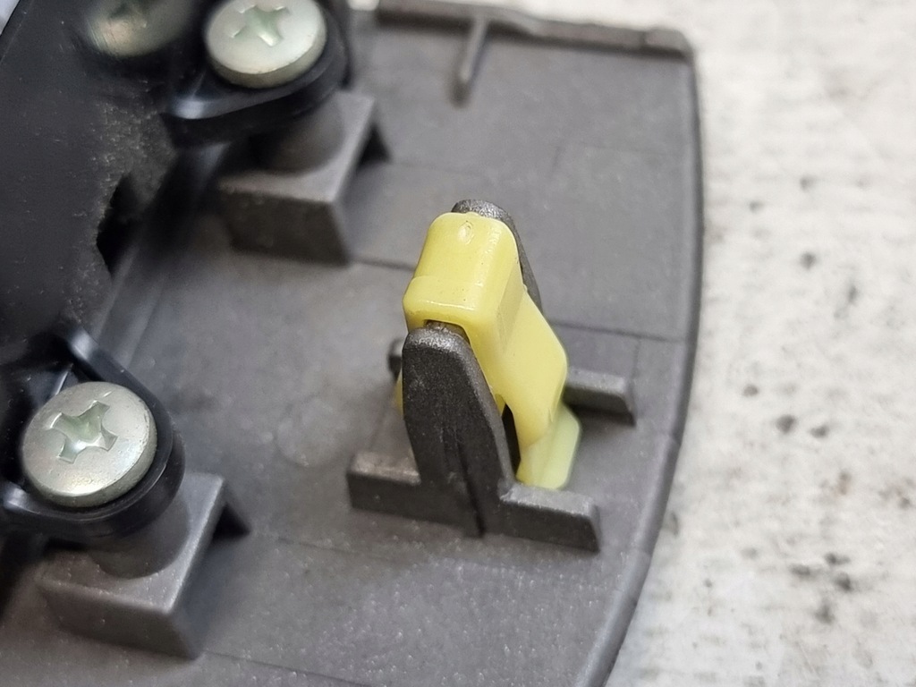 фото №13, Переключатель панель окон зеркал левый перед 84820-47050 toyota prius ii 08r