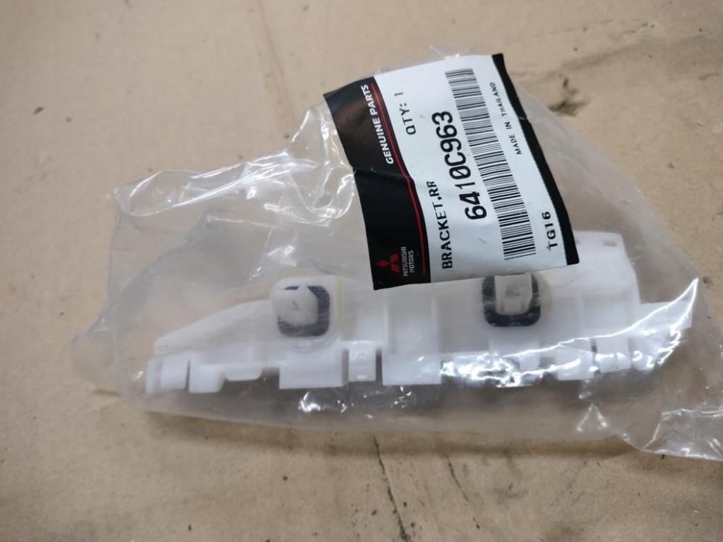 фото №1, Mitsubishi space star ii направляющая бампера левый задняя 6410c963 новый оригинал