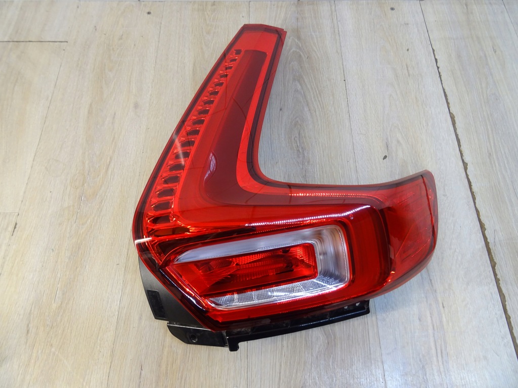 фото №1, Volvo xc40 права лампа задня led 31446791 llu