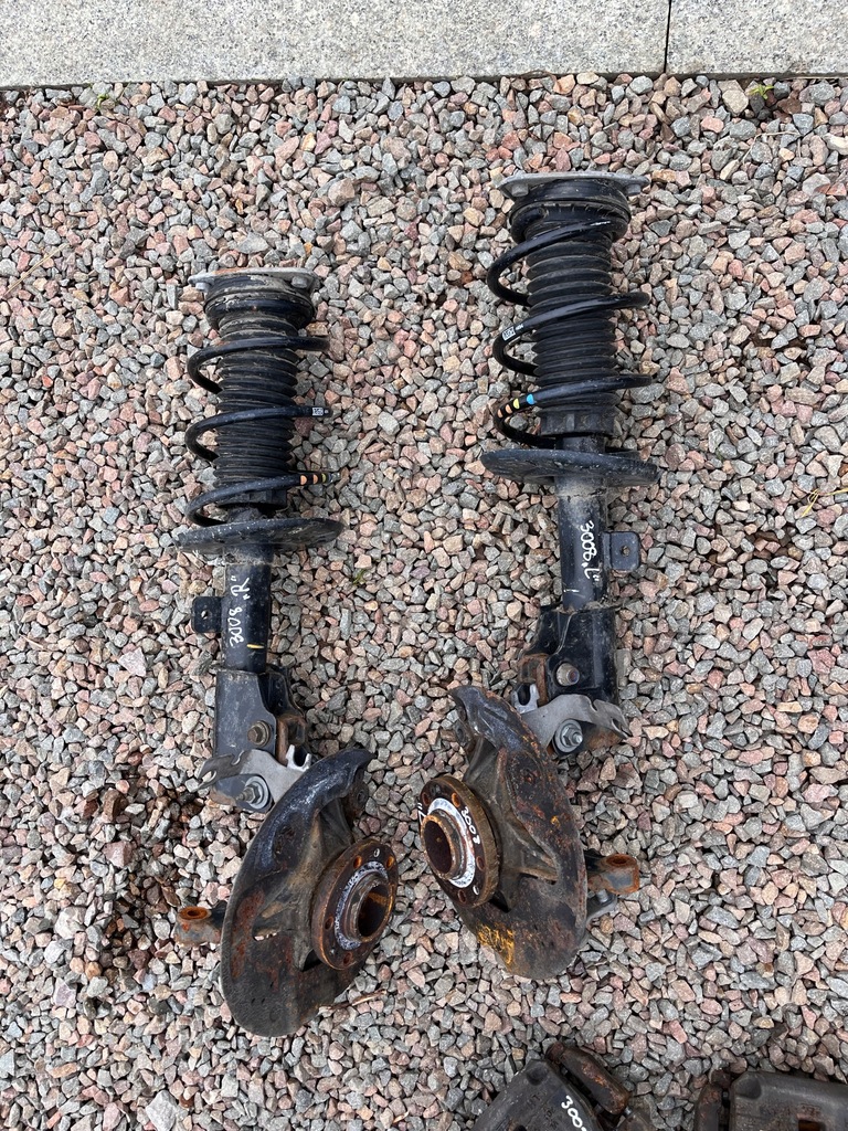 фото №1, Peugeot 3008 ii амортизатор поворотный кулак перед