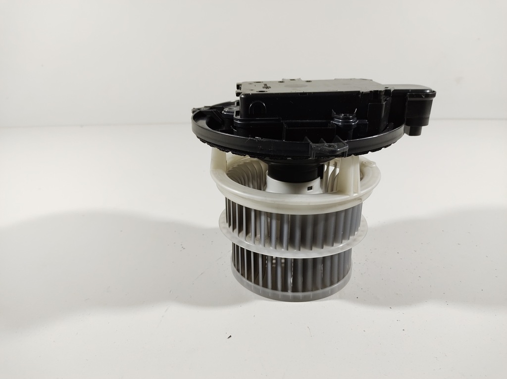 фото №14, Lexus is300h 13r вентилятор воздуходувка обдув uk